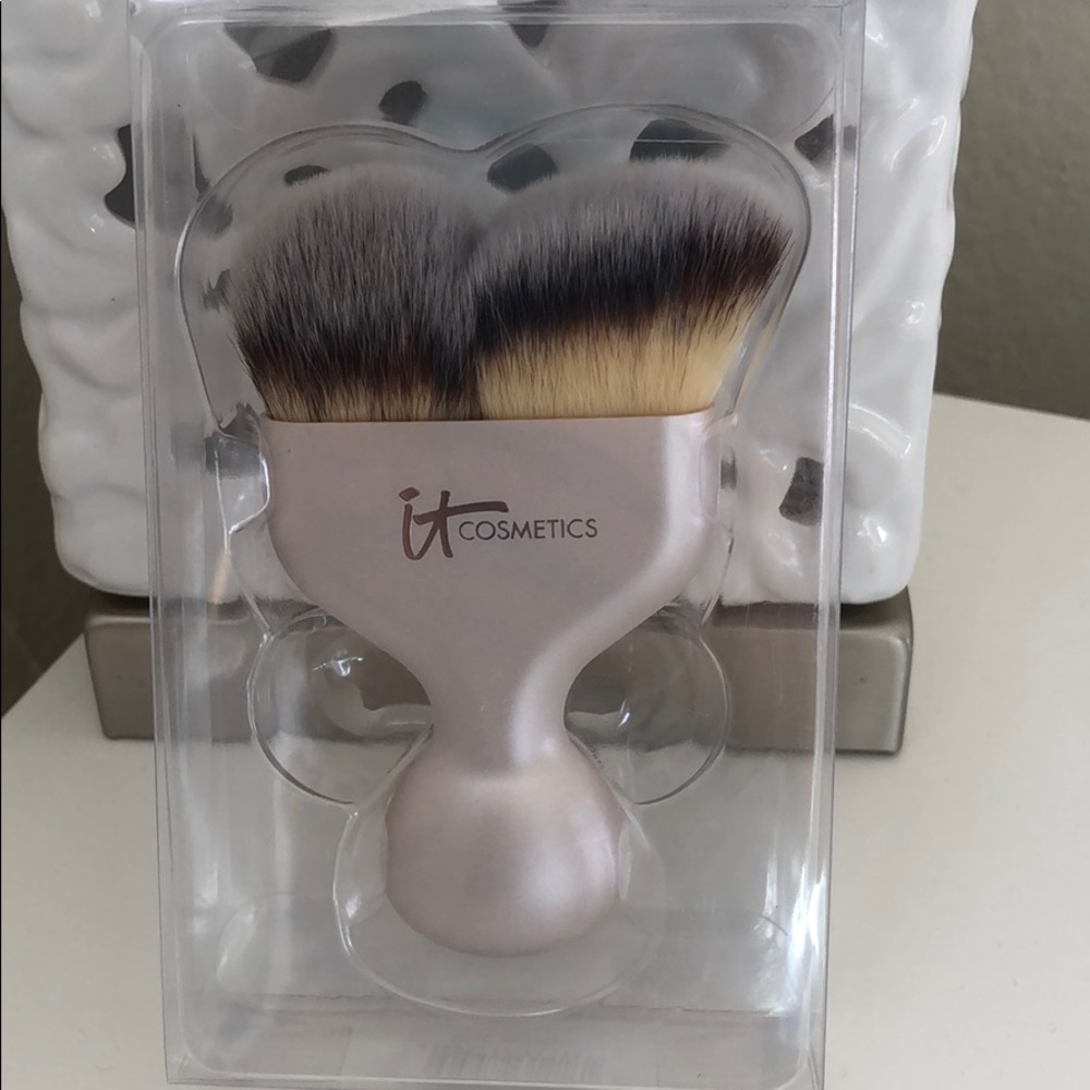 Heavenly Luxe contour brush Hello Check Bones!